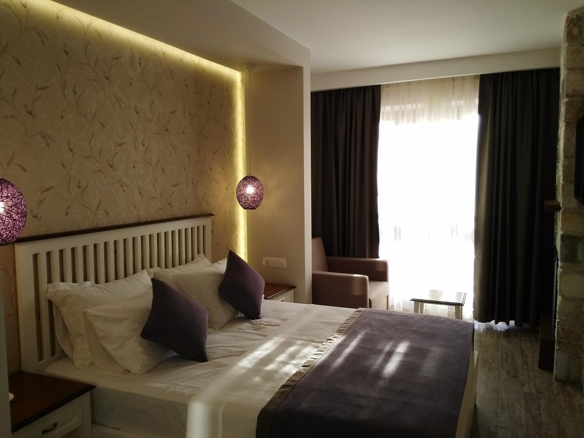 Focamor Otel Yenifoca Buitenkant foto