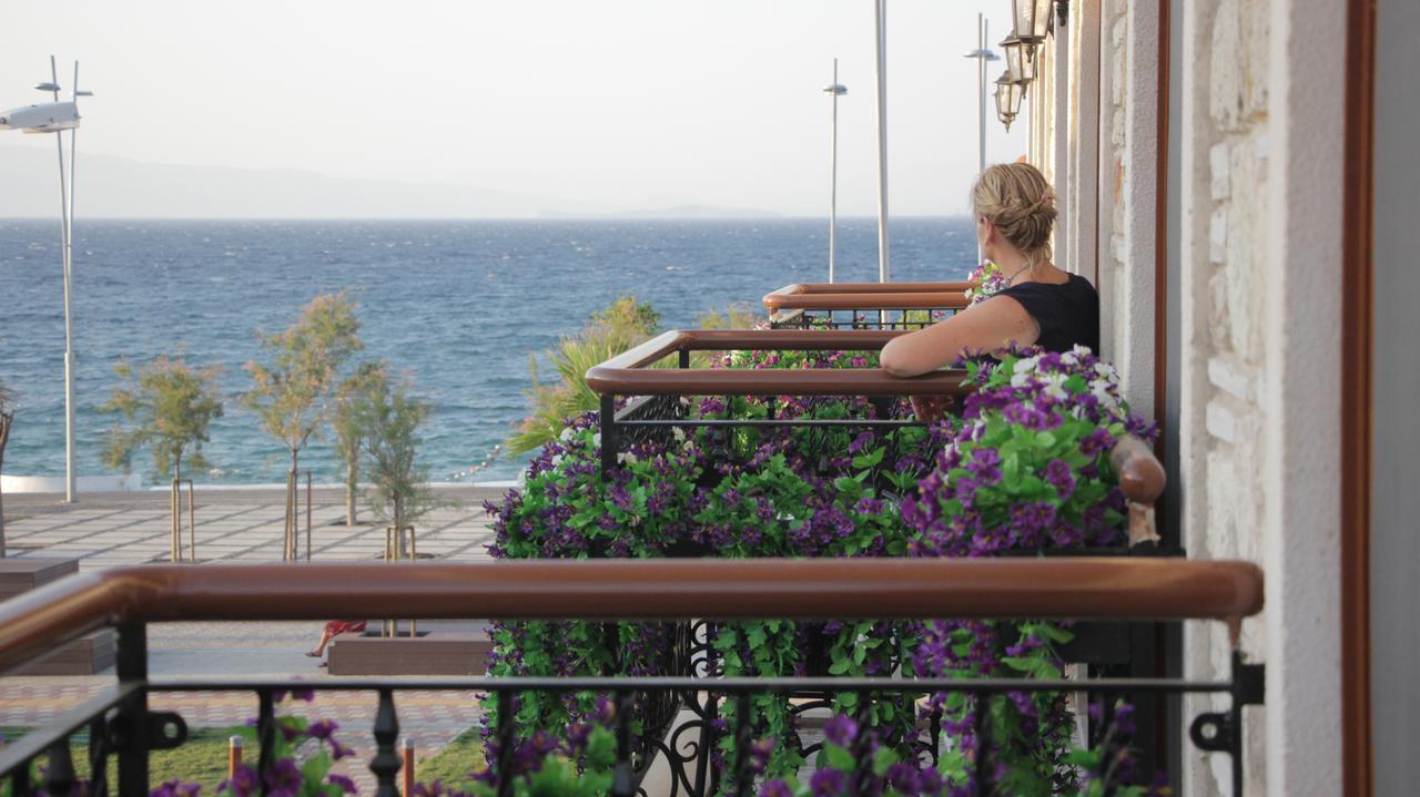 Focamor Otel Yenifoca Buitenkant foto