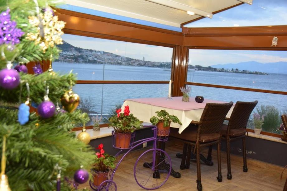 Focamor Otel Yenifoca Buitenkant foto